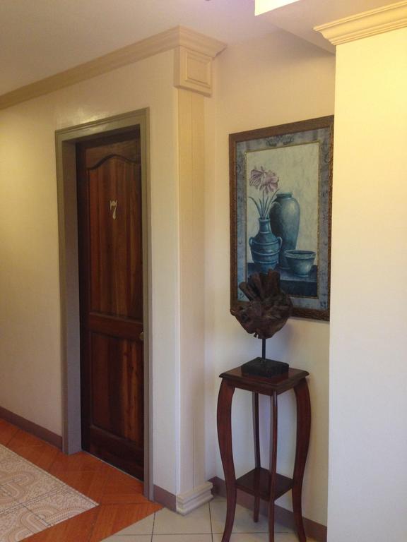 Sun Avenue Tourist Inn & Cafe Тагбиларан Сити Екстериор снимка