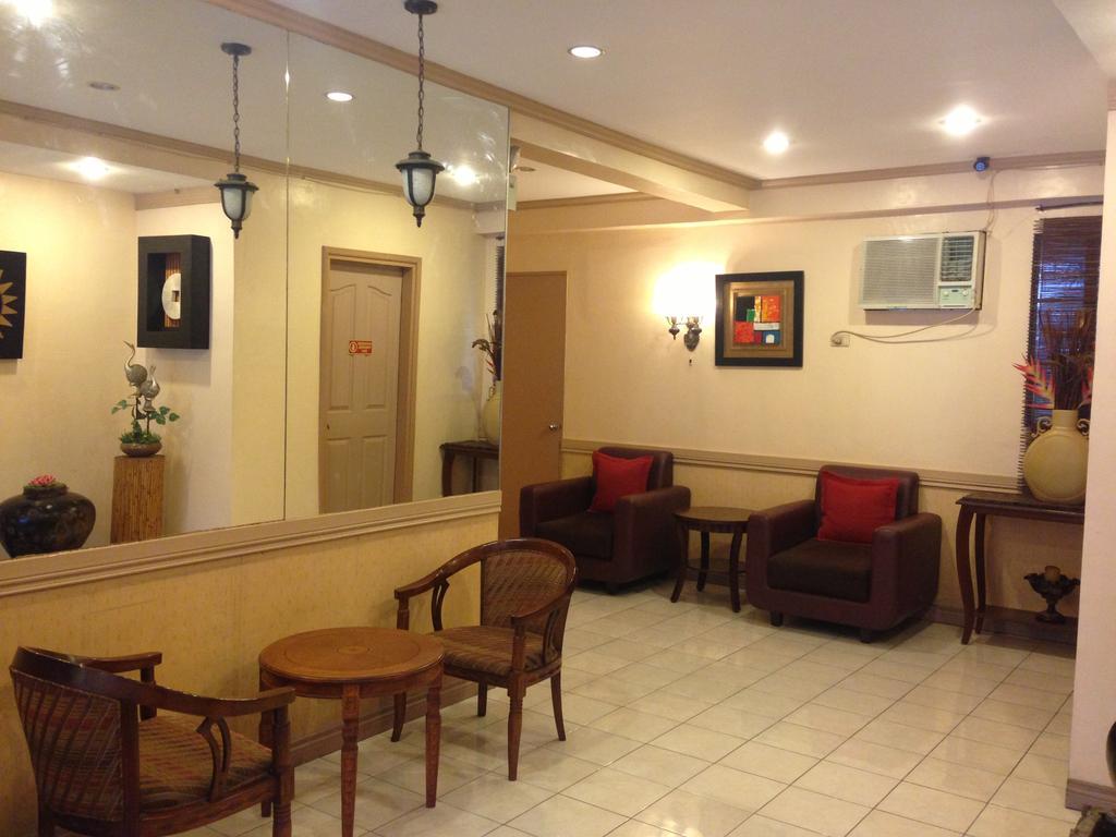 Sun Avenue Tourist Inn & Cafe Тагбиларан Сити Екстериор снимка