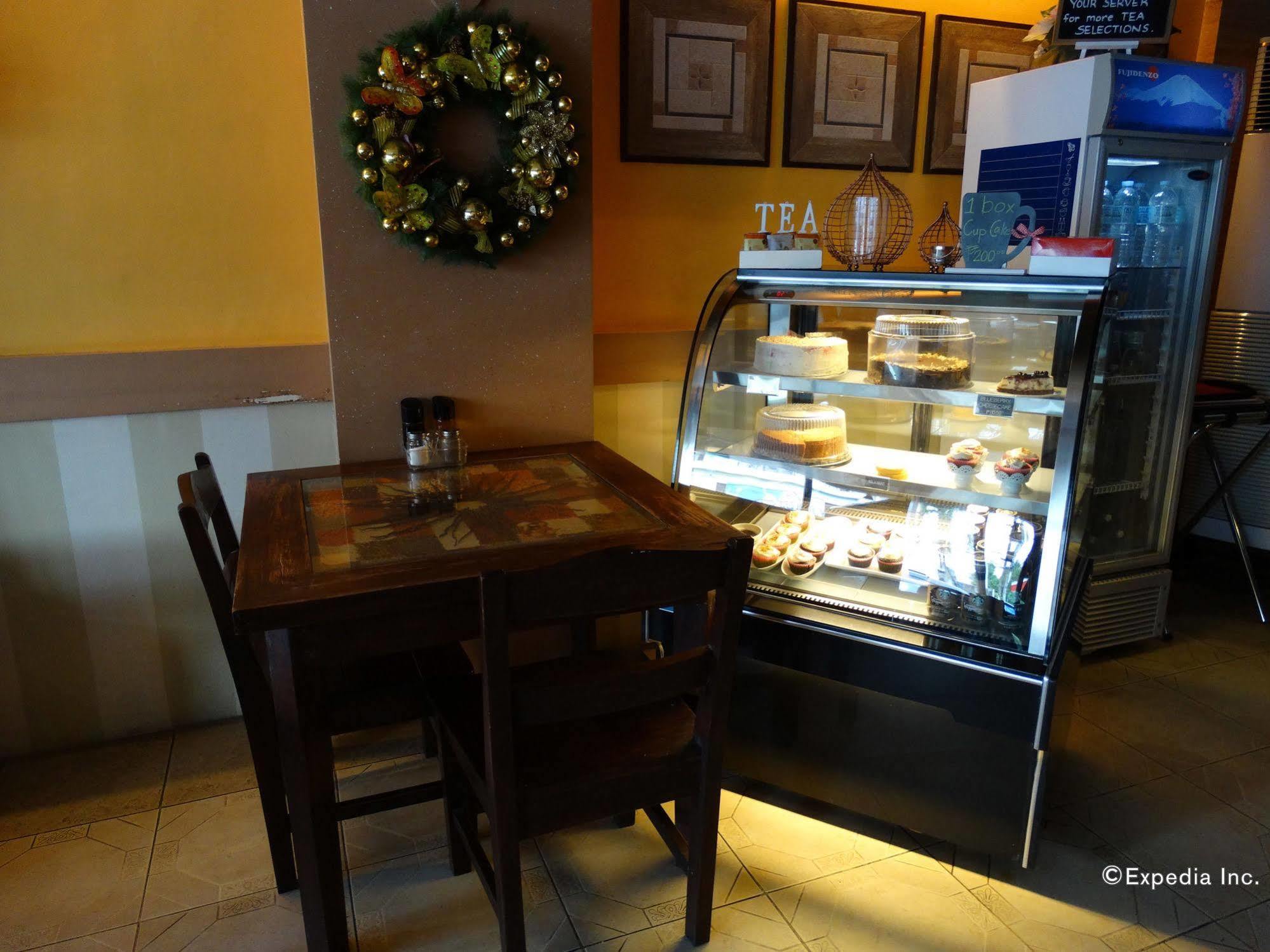 Sun Avenue Tourist Inn & Cafe Тагбиларан Сити Екстериор снимка