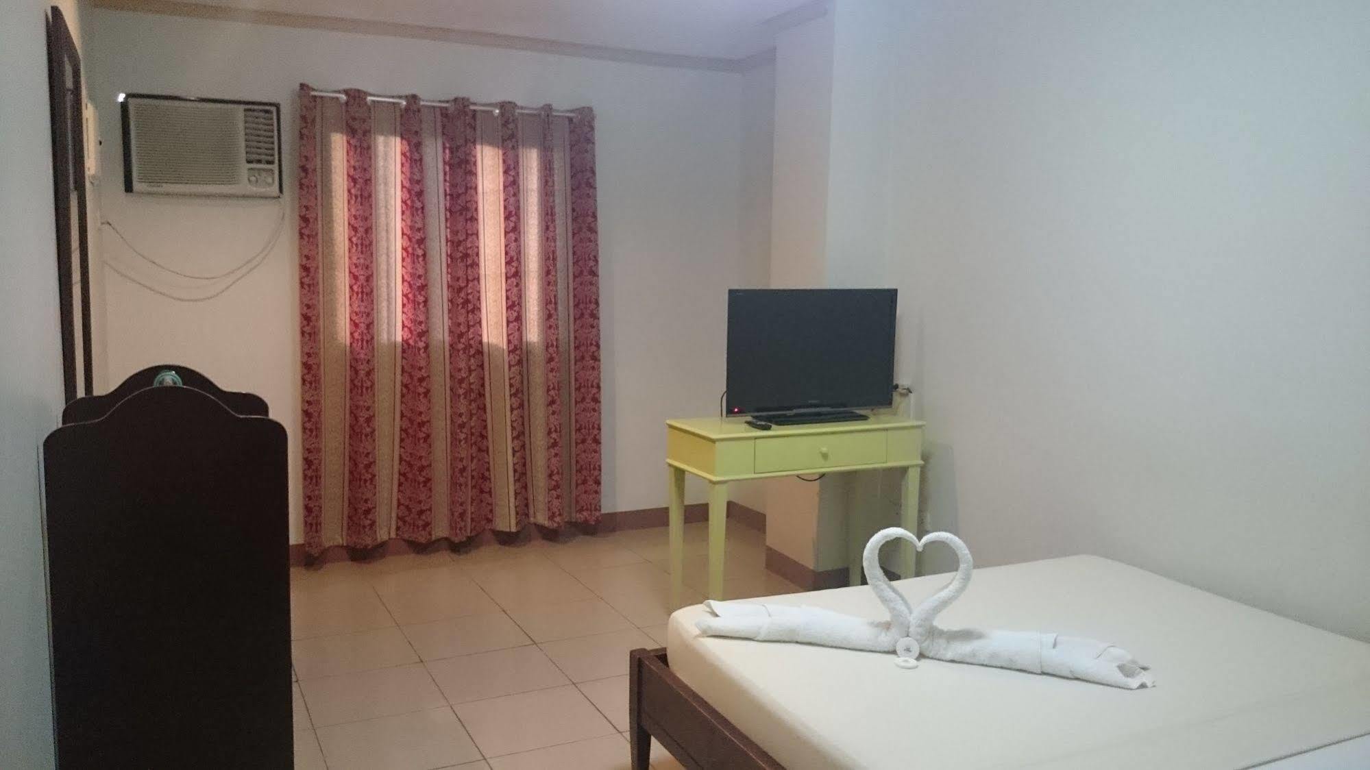 Sun Avenue Tourist Inn & Cafe Тагбиларан Сити Екстериор снимка