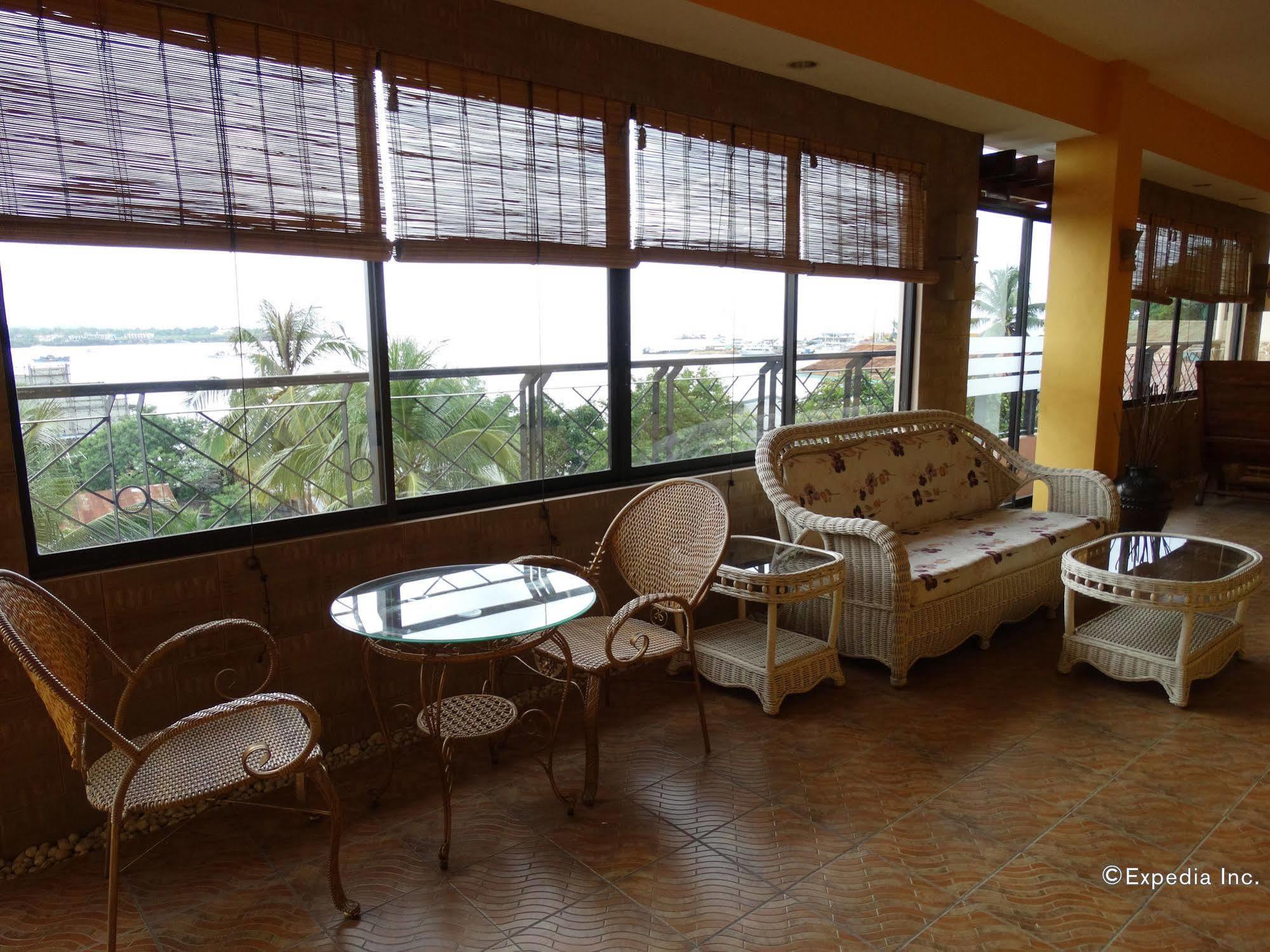 Sun Avenue Tourist Inn & Cafe Тагбиларан Сити Екстериор снимка