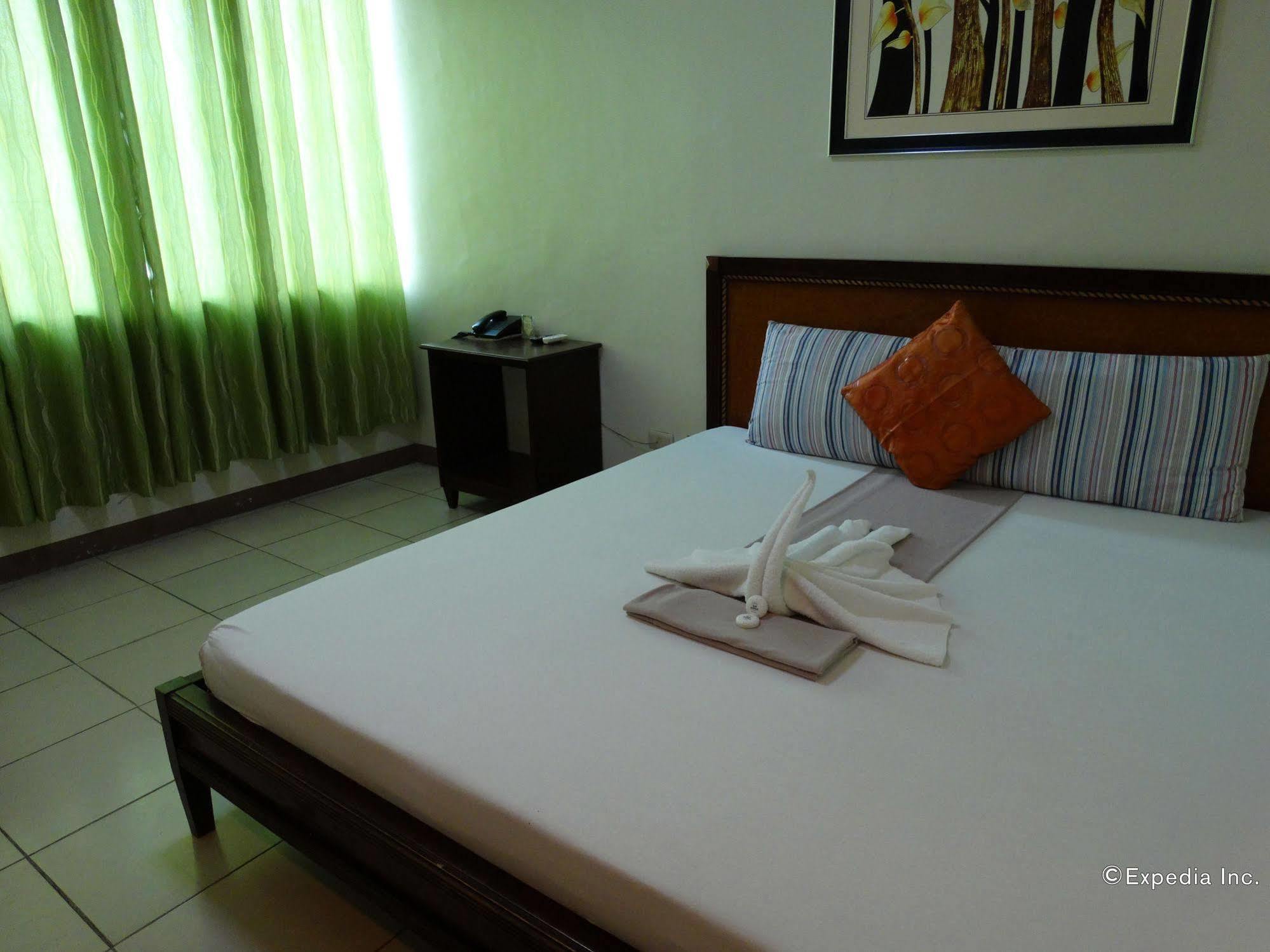 Sun Avenue Tourist Inn & Cafe Тагбиларан Сити Екстериор снимка